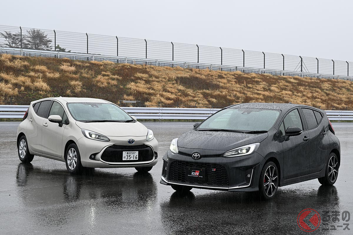 トヨタ「アクア」のベース車(左)とGRスポーツ(右)