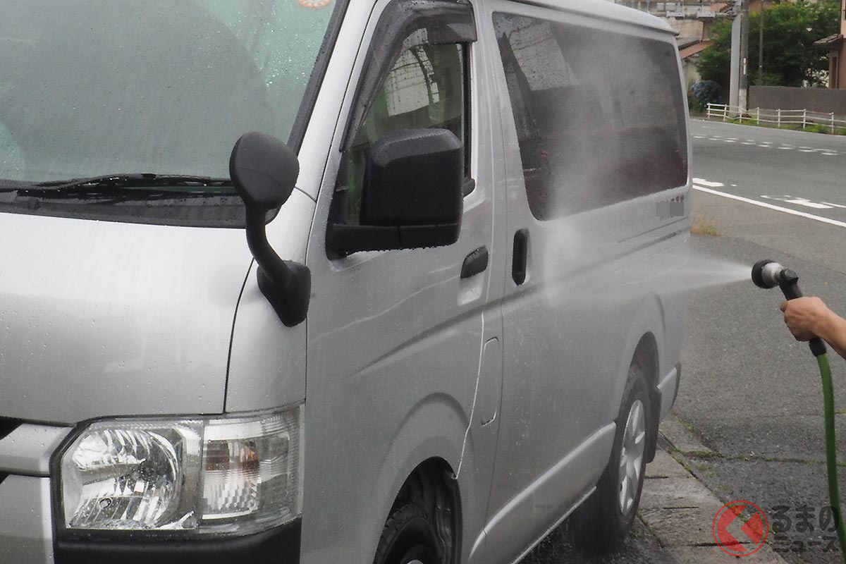 背が高いクルマは洗いにくいのが悩み…