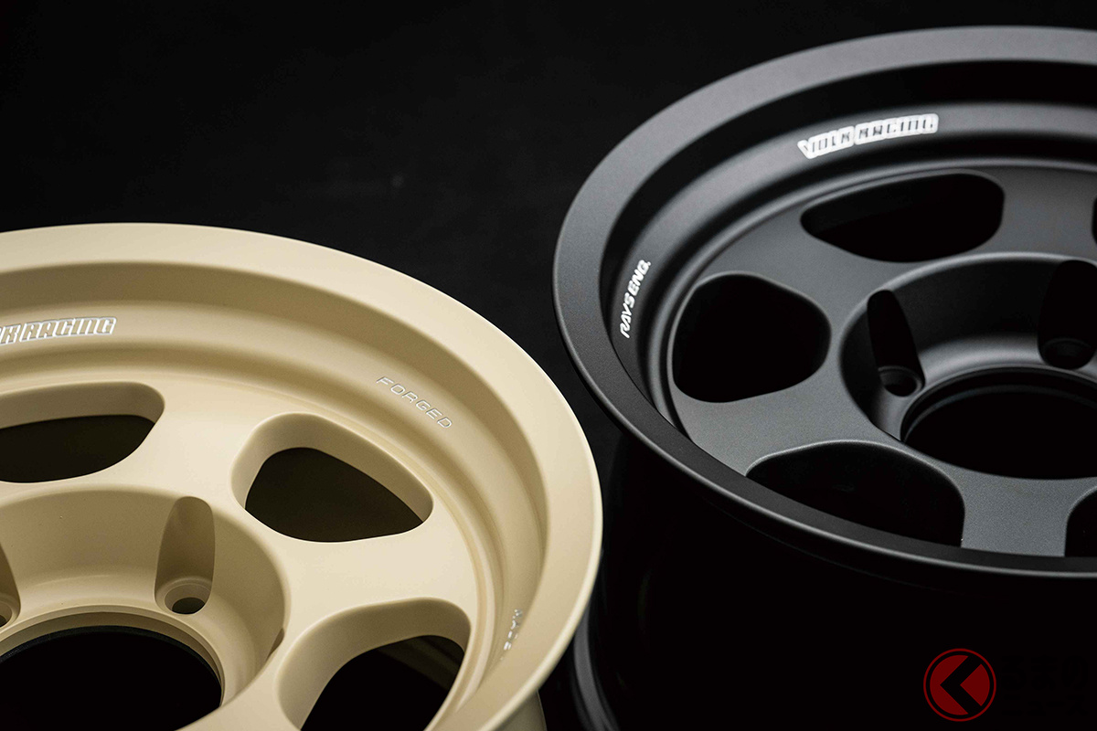 ランクル70のボディカラーに合わせたデザートイエローと、4×4をイメージさせるマットガンブラックの2色を採用。ほかのボディカラーでも親和性が高いカラーとなっている