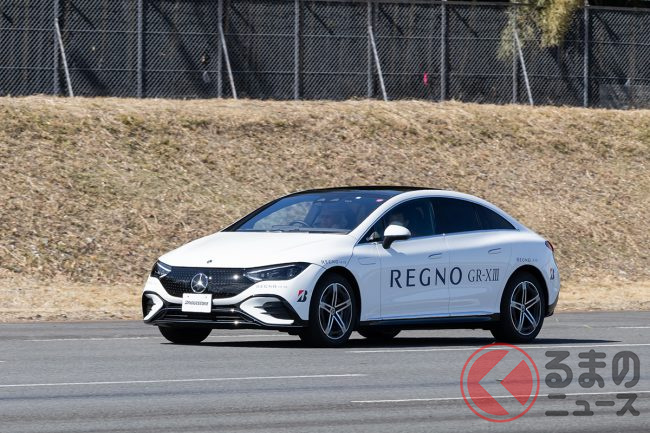 「レグノGR-XIII」を履いたレクサス「ES300h」