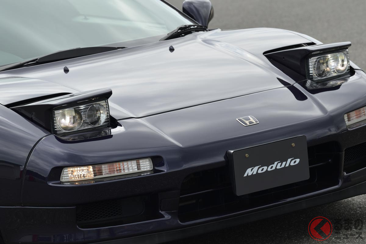 リトラクタブルヘッドライトを搭載するホンダ初代「NSX」