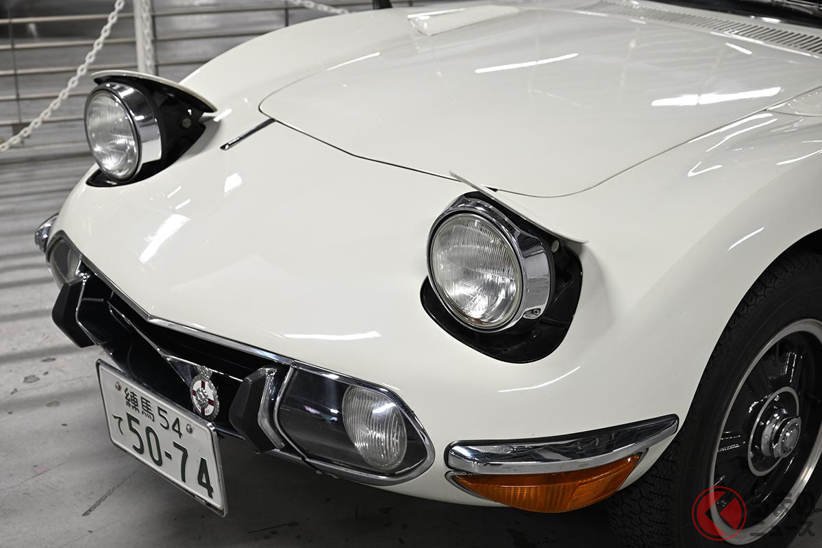 国産車で初めてリトラクタブルヘッドライトを搭載したトヨタ「2000GT」