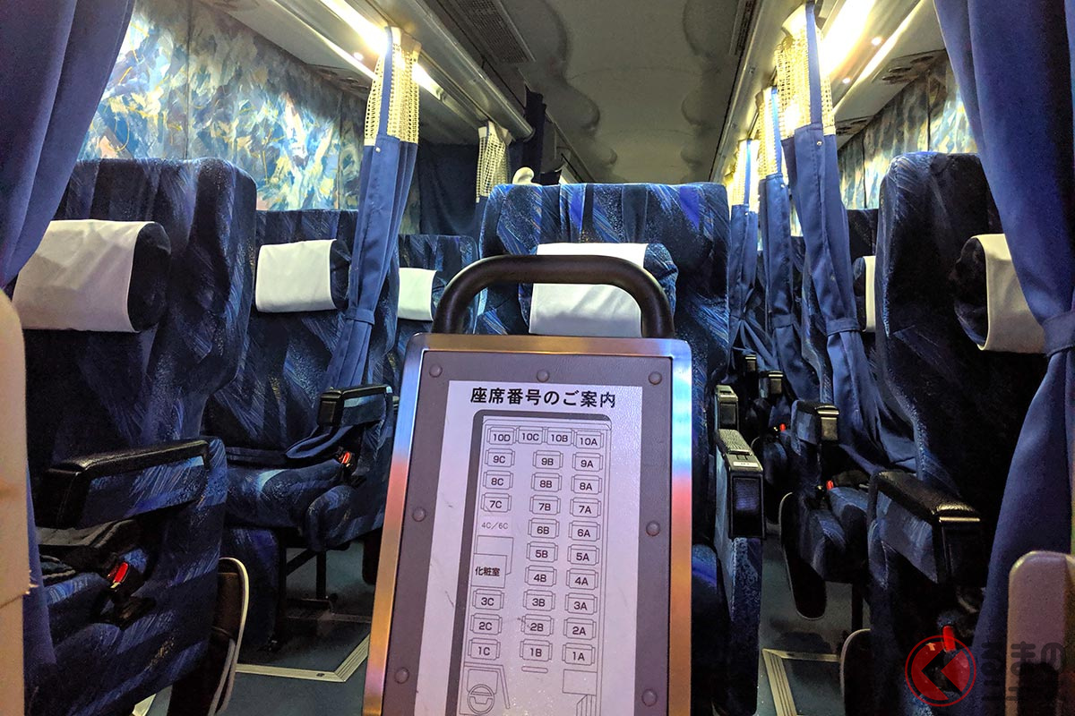 夜行バスの車内