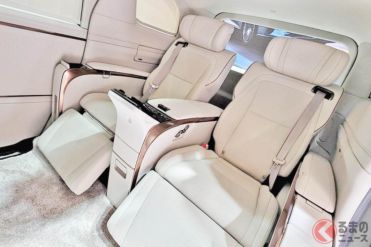 4座仕様のレクサス新型「LM」のVIPな後席