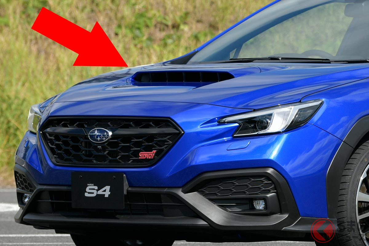 ボンネットにエアインテークを備えたスバル「WRX S4」
