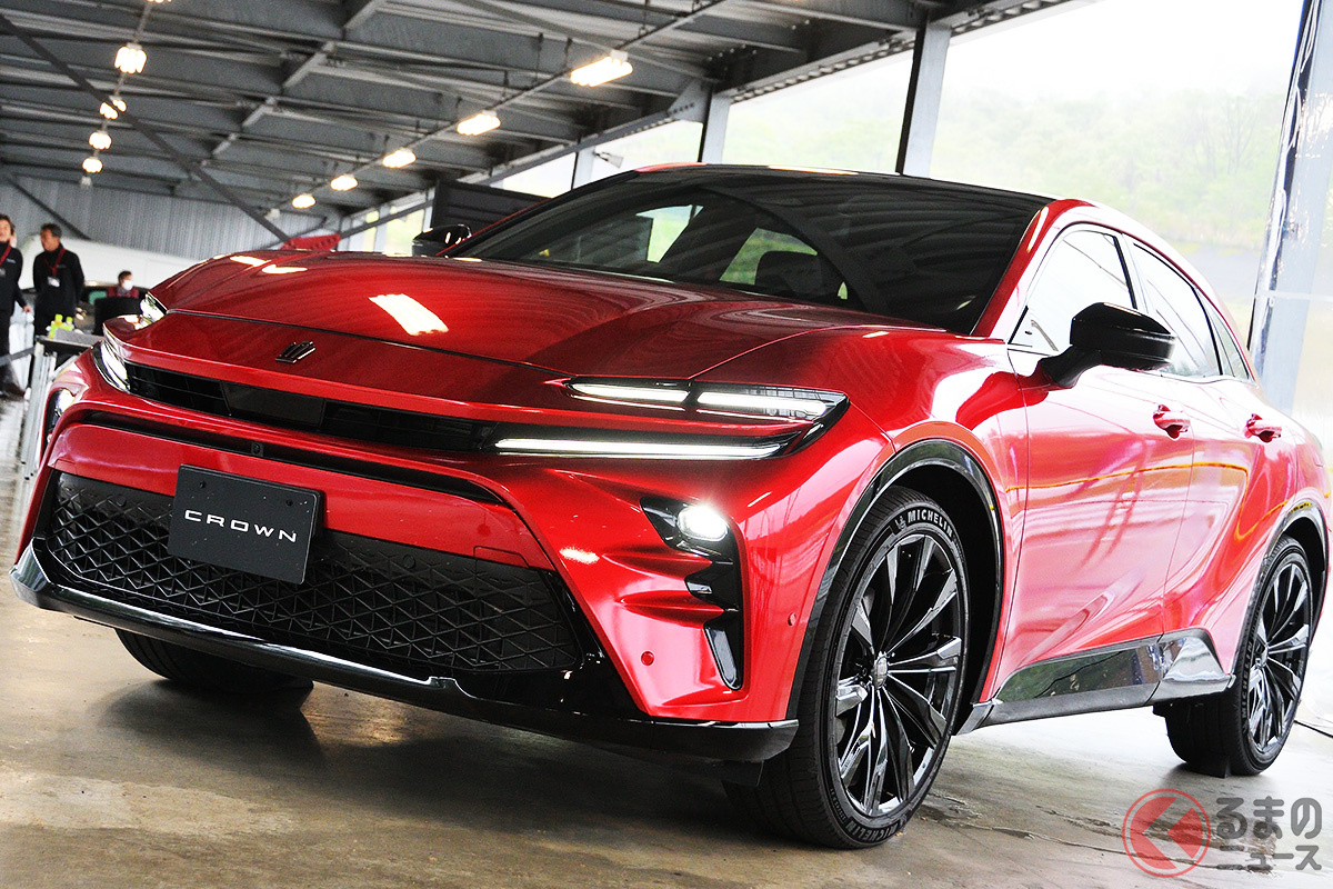 こりゃカッコいいぜ! 赤ボディ輝くトヨタ新型クラウンスポーツ(プロトタイプ)