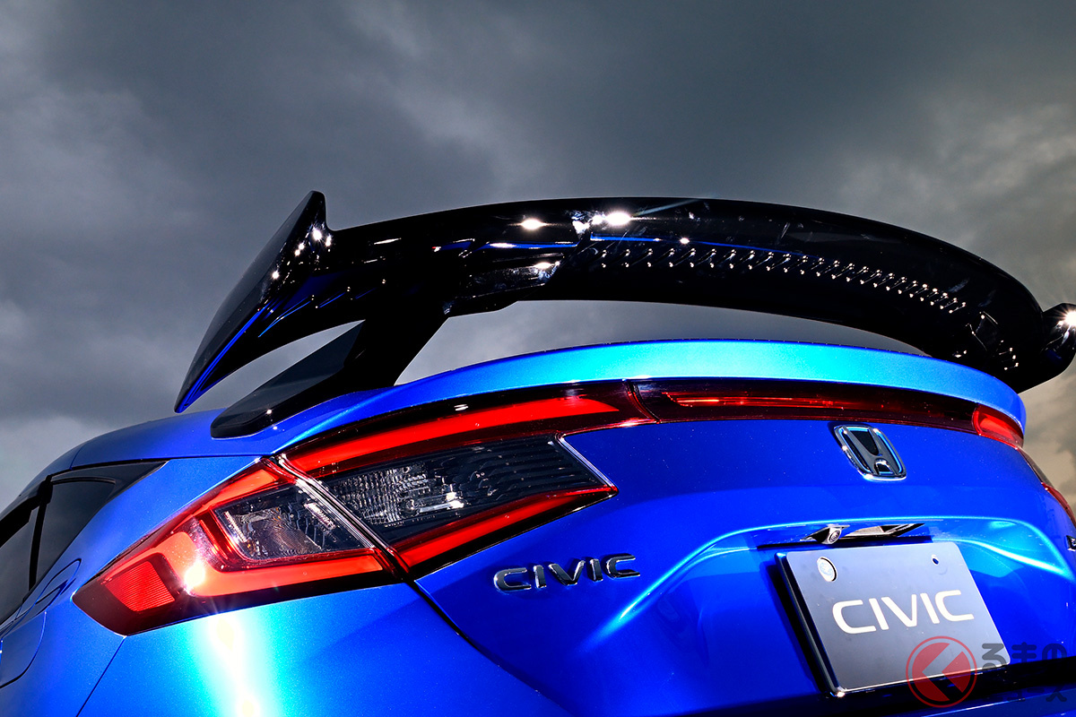 ホンダアクセスはイベントで「テールゲートスポイラー(ウイングタイプ)」の試作品を初公開