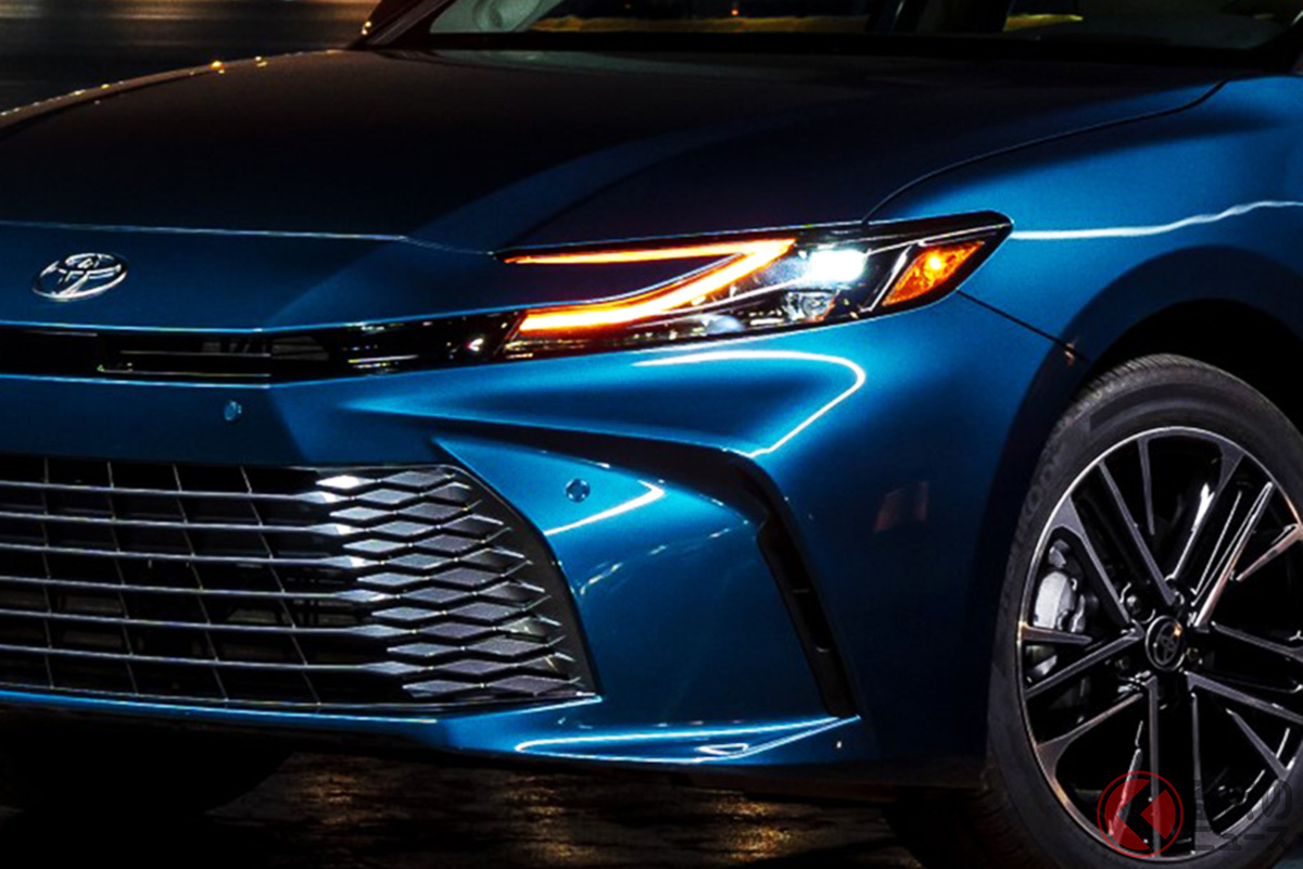 スタイリッシュに進化した新型「カムリ」