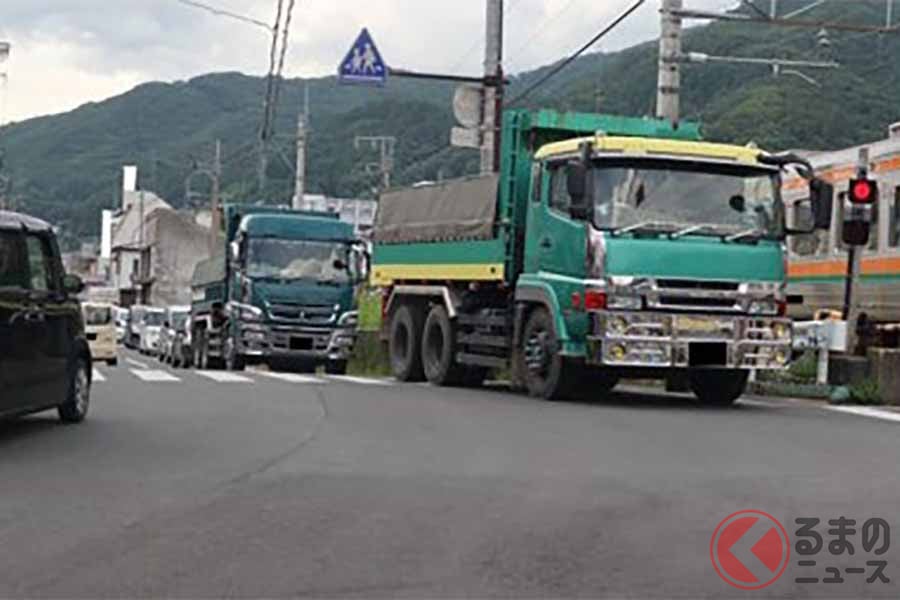 国道20号湯の脇踏切付近の渋滞状況(画像:国土交通省関東地方整備局)