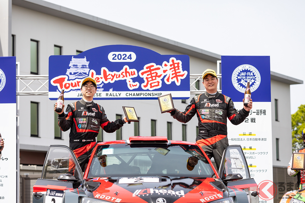 シーズン初勝利を飾った新井大輝/松尾俊亮(シュコダ・ファビアR5)