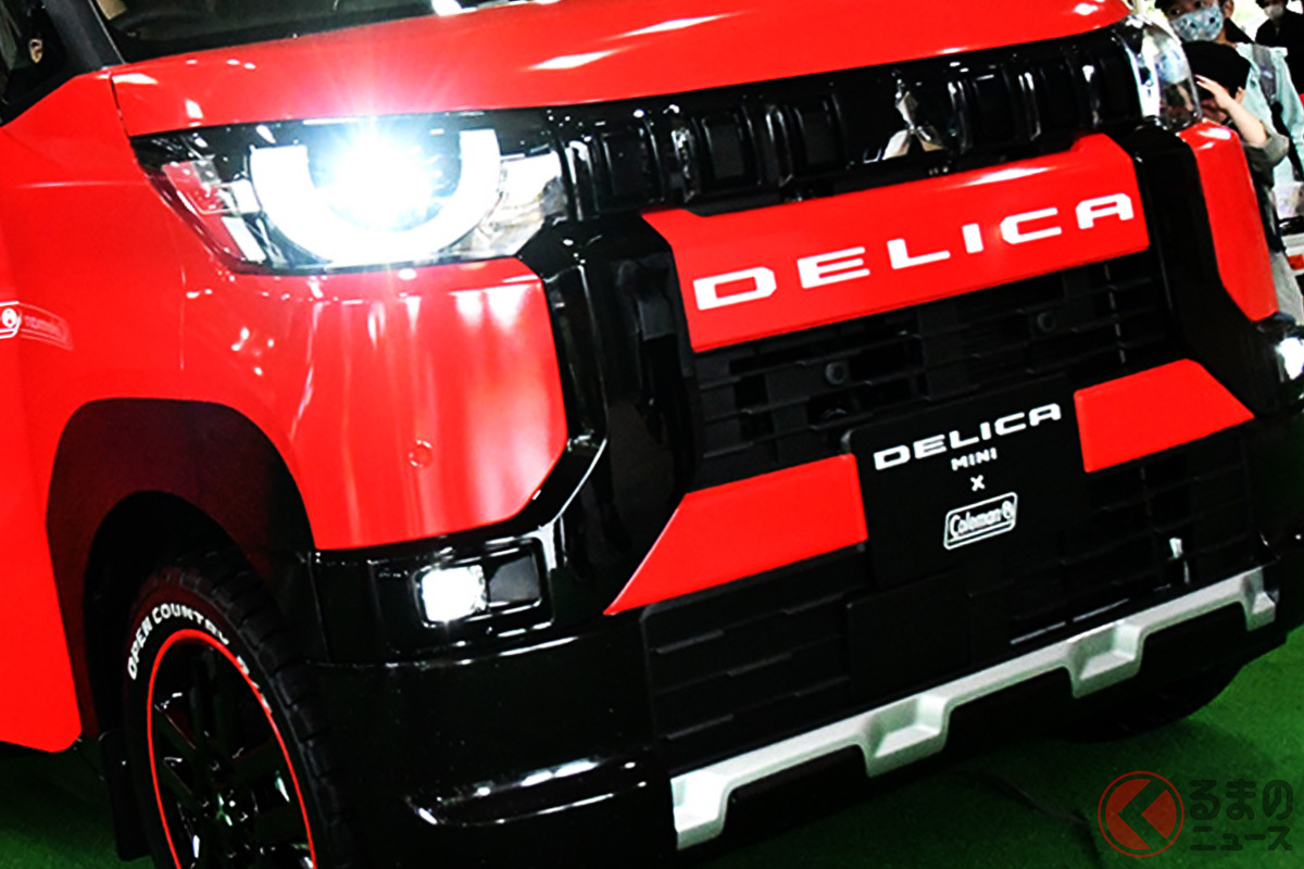 赤が鮮烈! 会場で披露された「コールマンレッド」の新型「デリカミニ スペシャルコラボ」仕様