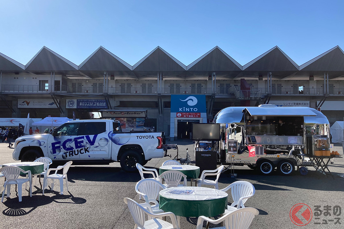 カフェトレーラーをけん引するのは、世界に2台しかないFCEV「タンドラ」