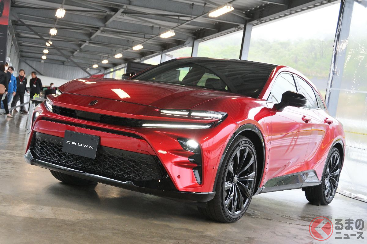 「トヨタの跳ね馬」とも言える「クラウンスポーツ」は内外装すべてがスポーティ!