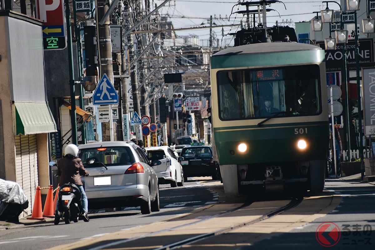 慣れないドライバーは戸惑う「路面電車」との並走