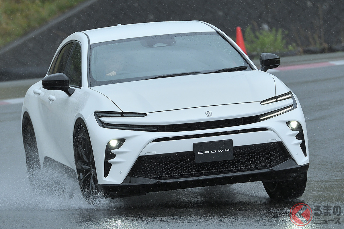 すでに「クラウンスポーツ(プロトタイプ)」はサーキットでは試乗済みだった