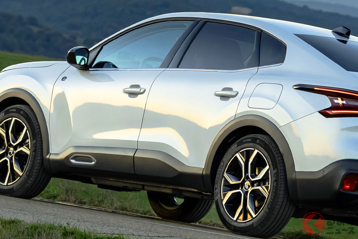 シトロエンの電動自動車「e-C4 X」