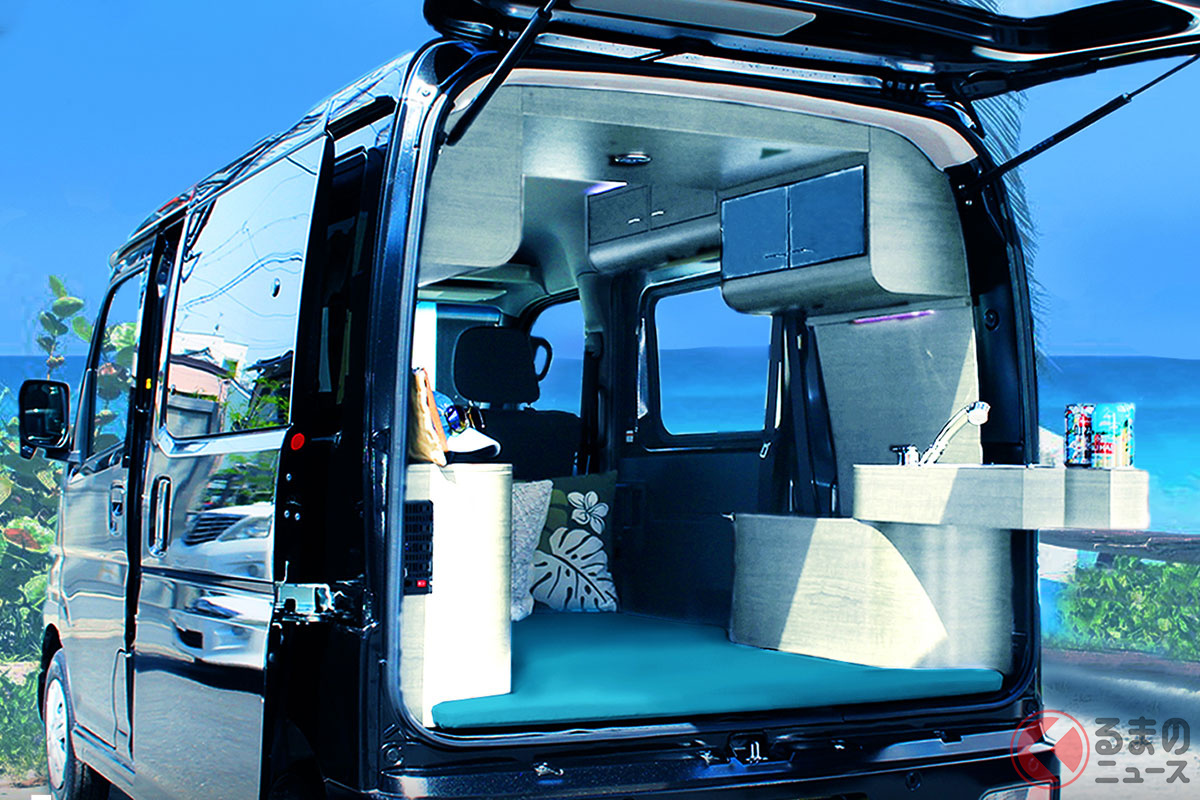 ベッドマットにブライト・ブルーを採用したネクストキャンパー