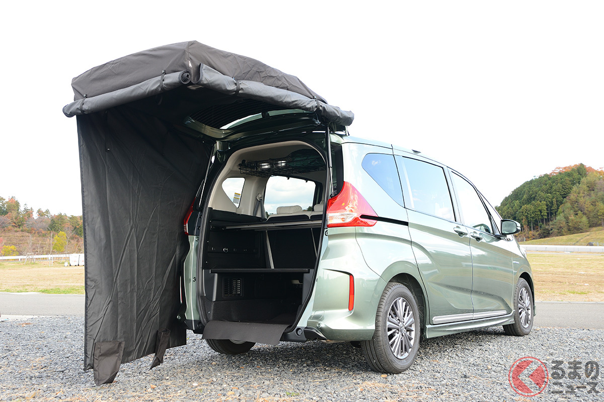 テールゲートカーテンを付けると着替えが楽ちん!? フリード+はアウトドアに最適なクルマだった?
