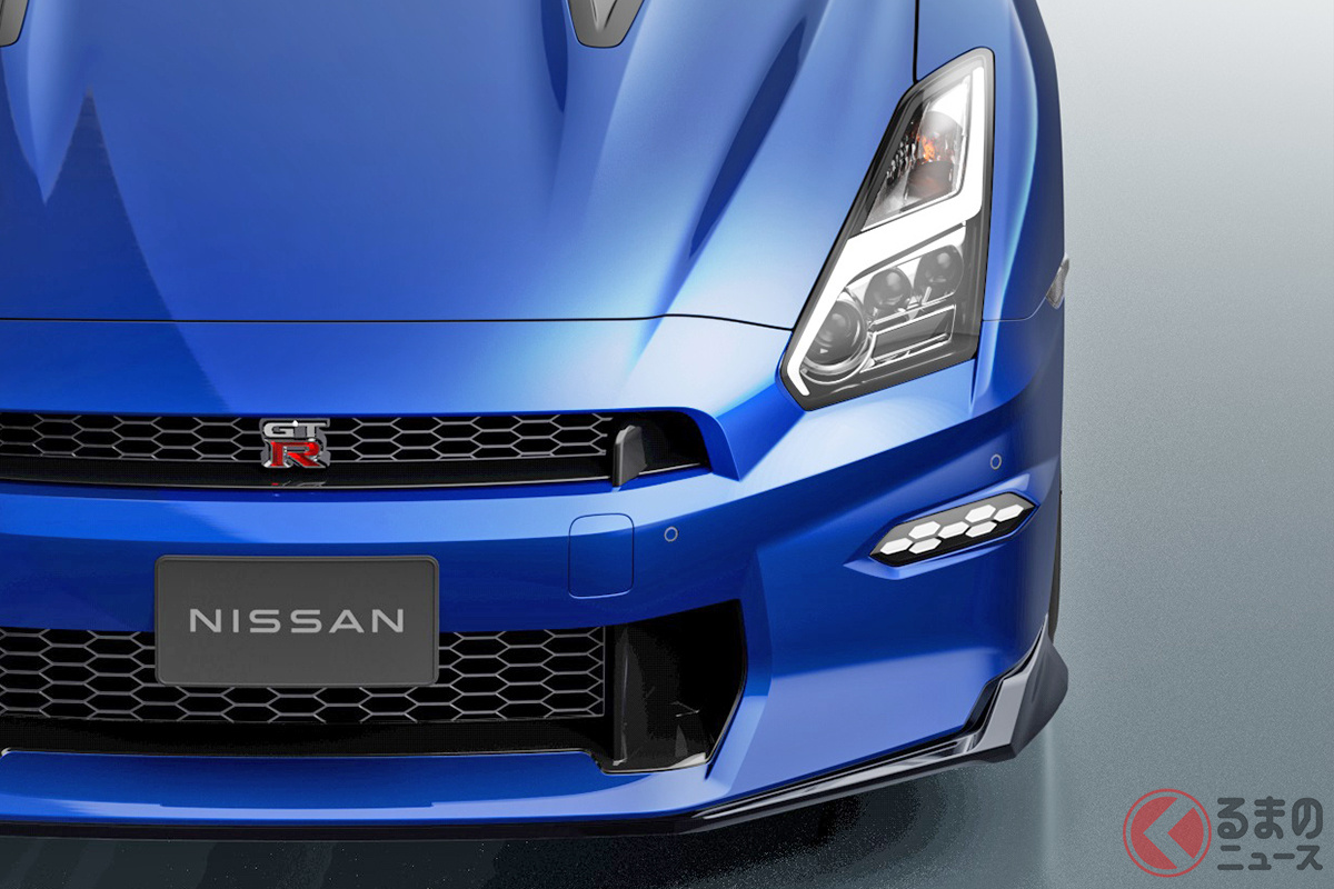 日産「GT-R」2024年モデル(ワンガンブルー)