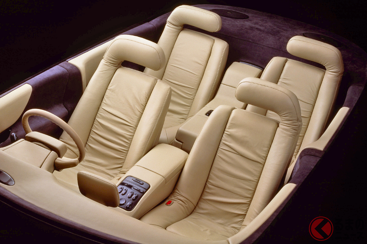 豪華内装でV8+4WD採用したセダン「NEO-X」