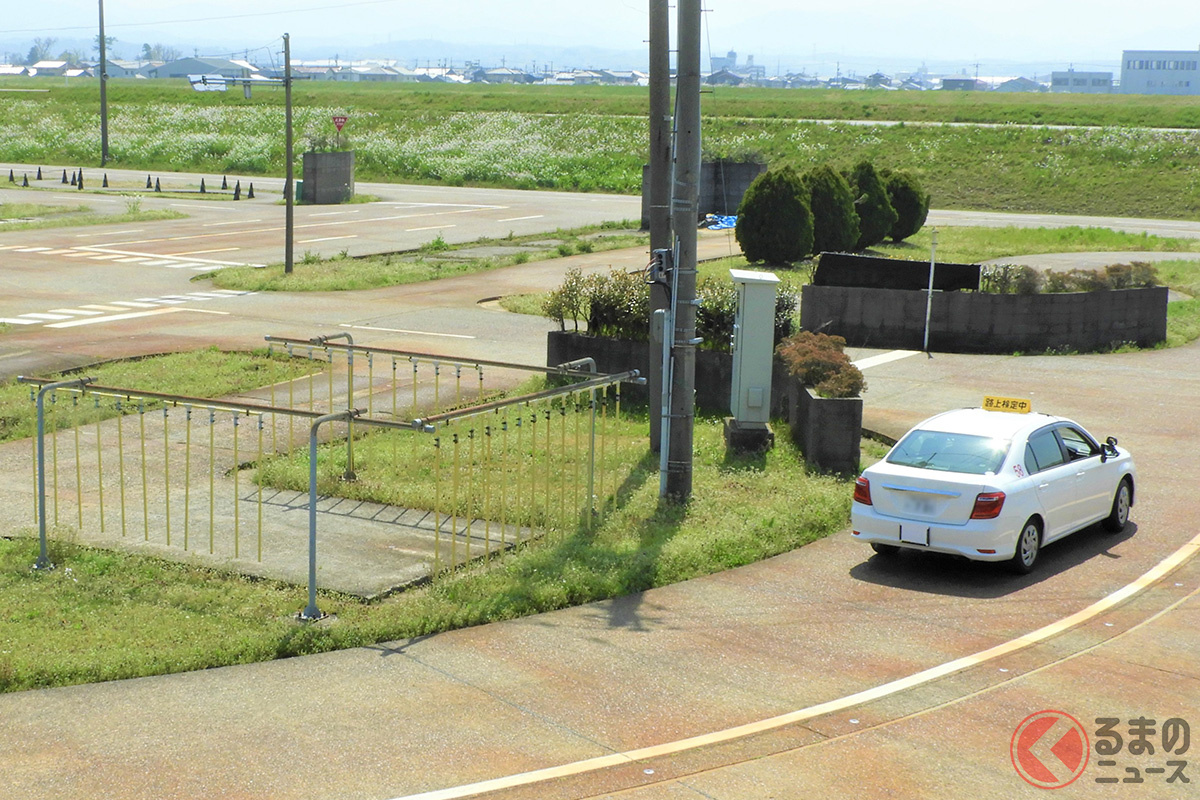 バック駐車のコツは?