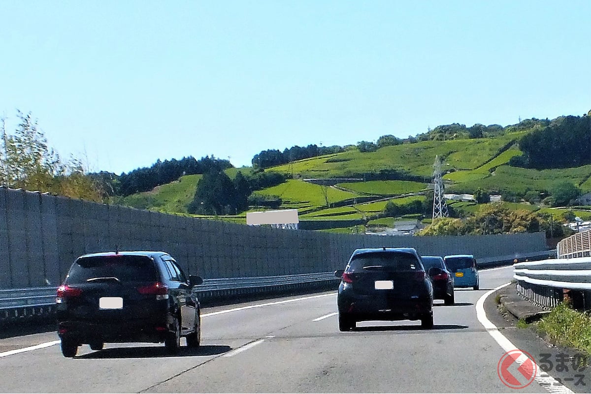 高速道路の右車線は「追い越し専用」！ 追い越しが済んだら速やかに走行車線へ戻りましょう［画像はイメージです］