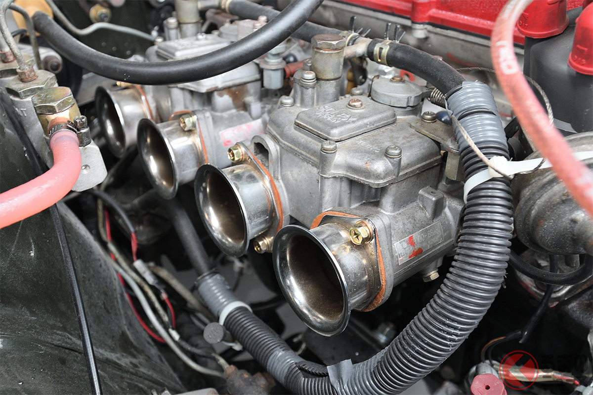 写真はトヨタ「カローラレビン」(TE27型)のキャブレター