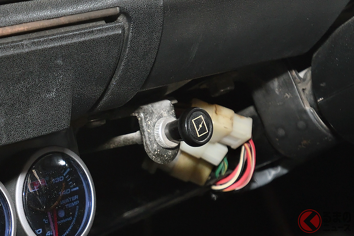 写真はトヨタ「カローラレビン」(TE27型)のチョークノブ