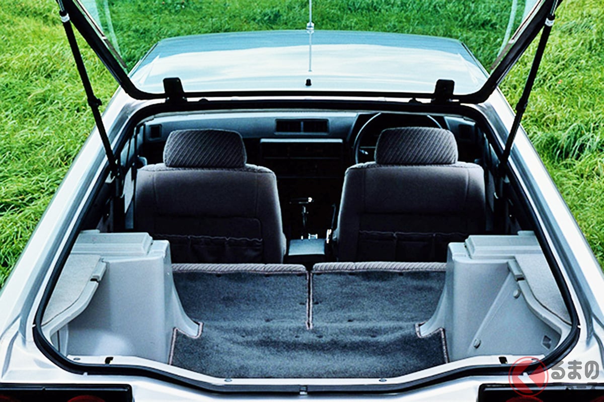 元祖「クロスオーバー」!? 6代目「スカライン」に用意されていた斬新「5ドアハッチバック」モデルとは