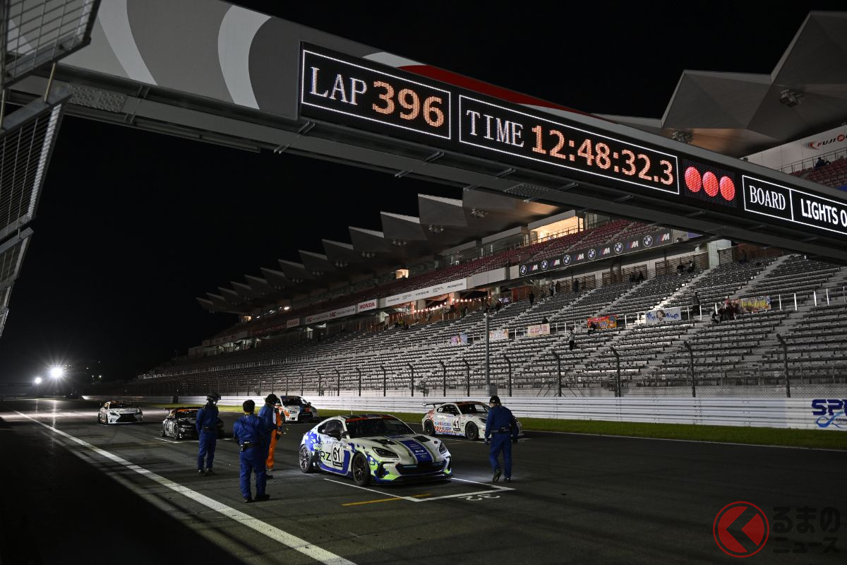 朝方にはトラブルによって赤旗中断となった