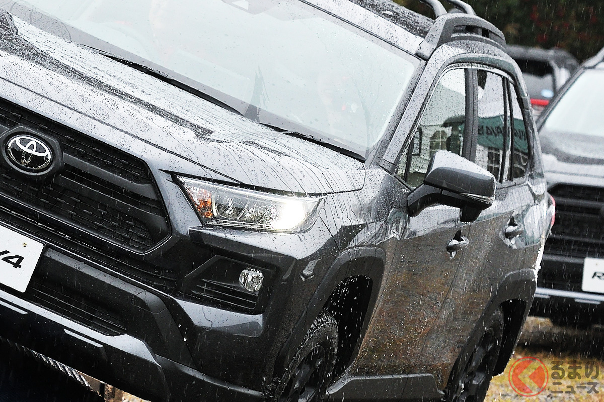2019年4月から早4年が経過したがいまでも高い人気を誇るトヨタ「RAV4」高い悪路走破性能を誇る「RAV4」(画像は2020年10月に追加された“Adventure OFFROAD” package)