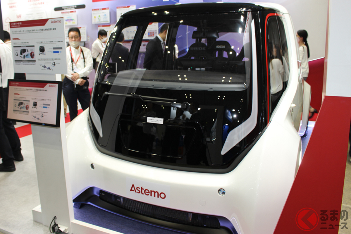 日立Astemoブースに展示された次世代モビリティ形態の4輪車「インホイールEV」