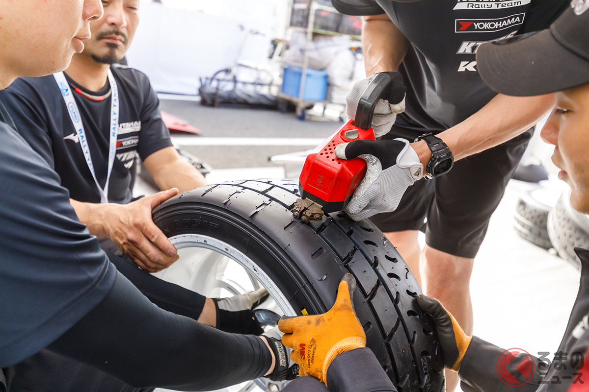 仮ナンバーでFIA規定のタイヤを使用するJN-1クラスは、タイヤのハンドカットが許されている