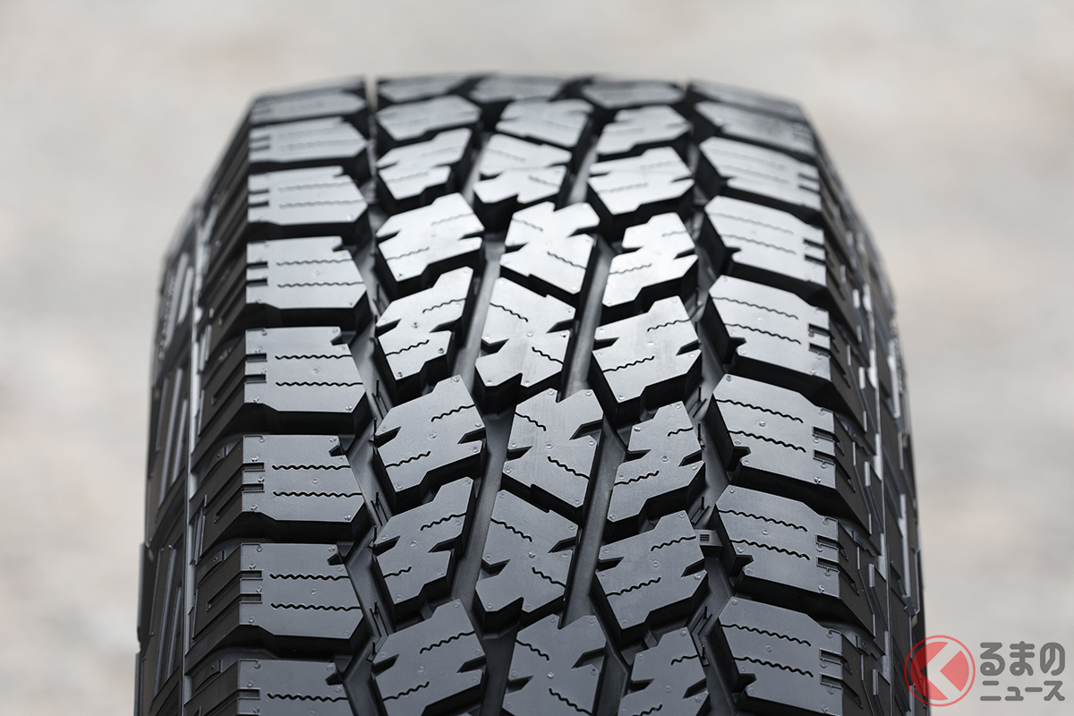 「ブロックを並べた形状」の武骨でオフロードタイヤらしいワイルドな雰囲気の「ジオランダーA/T4」のトレッド面