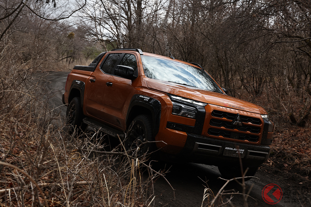 横浜ゴム SUV/ピックアップトラック用オールテレーンタイヤ「ジオランダーA/T4」を履いて未舗装路を走る三菱 トライトン