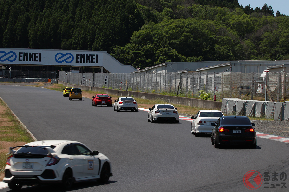 「TOYO TIRES PROXES DRIVING PLEASURE」