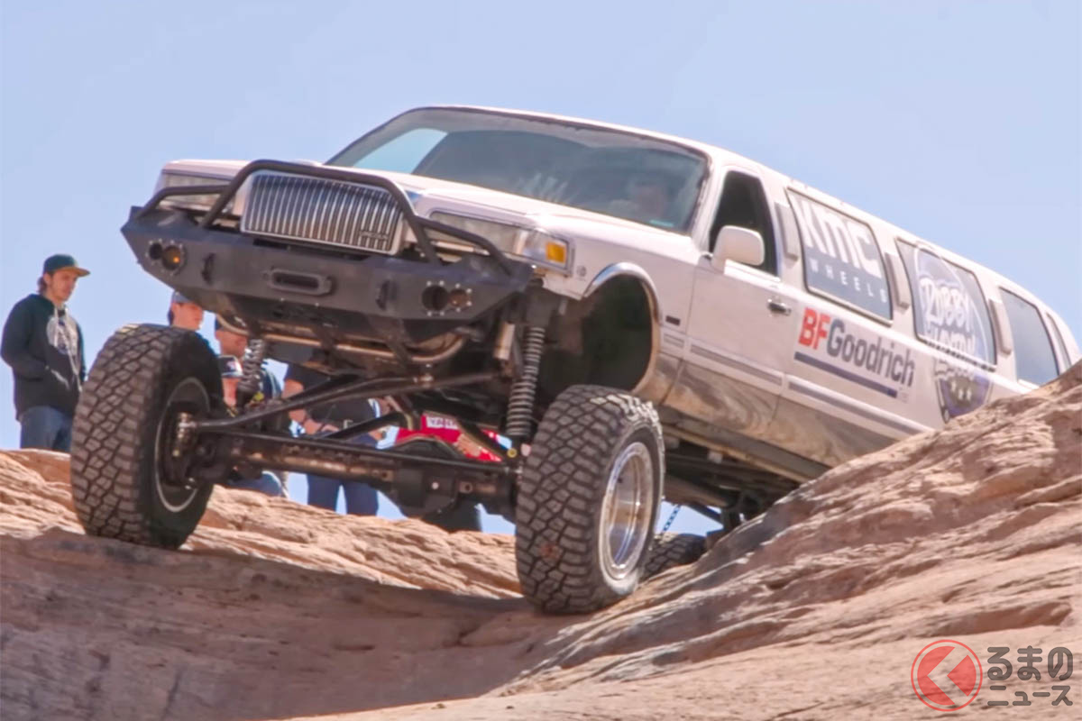 まさかのリムジンをド迫力オフロードマシンに改造した「Laymo」