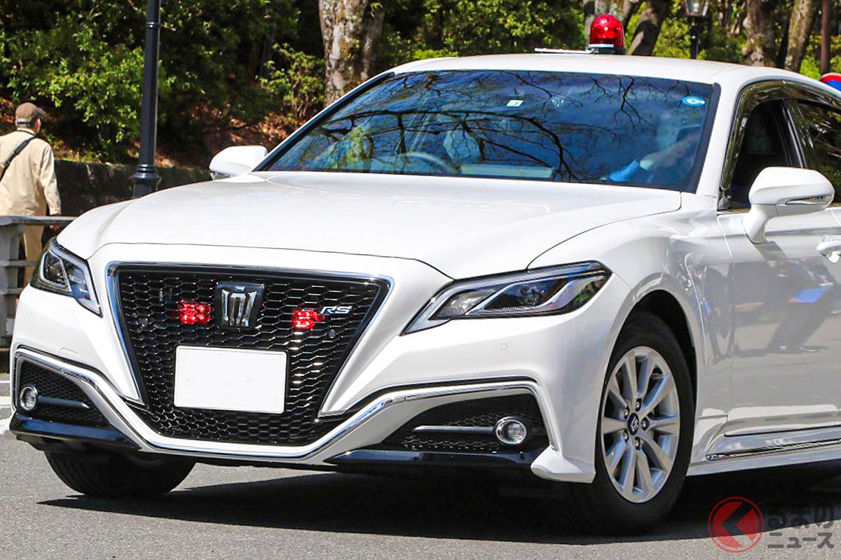 220系(15代目)の「クラウン」覆面パトカーも増えてきた