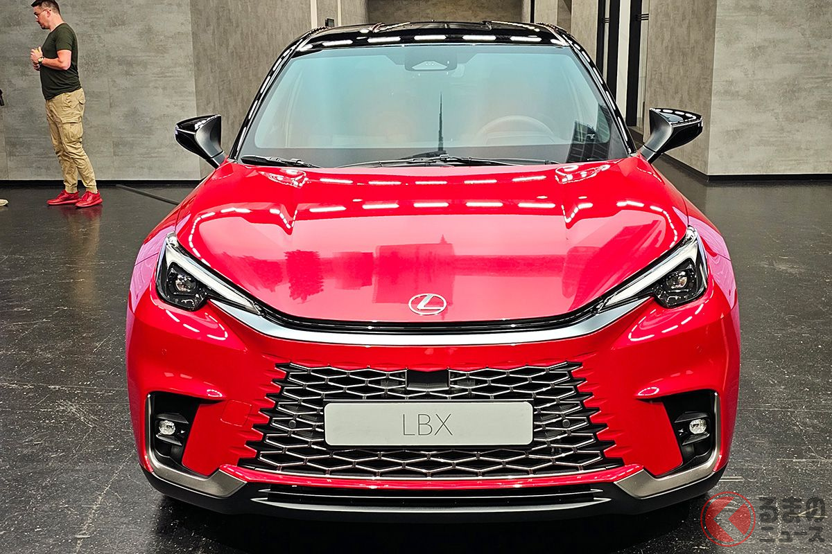 レクサスが全く新しいコンパクトSUV「LBX」を世界初公開した!