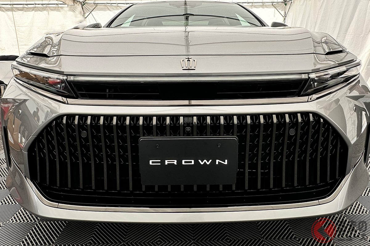 全幅は年々拡大する傾向に…! トヨタ「クラウン」はグローバル化に伴いそれまでの「1800mm」を超えるようになった