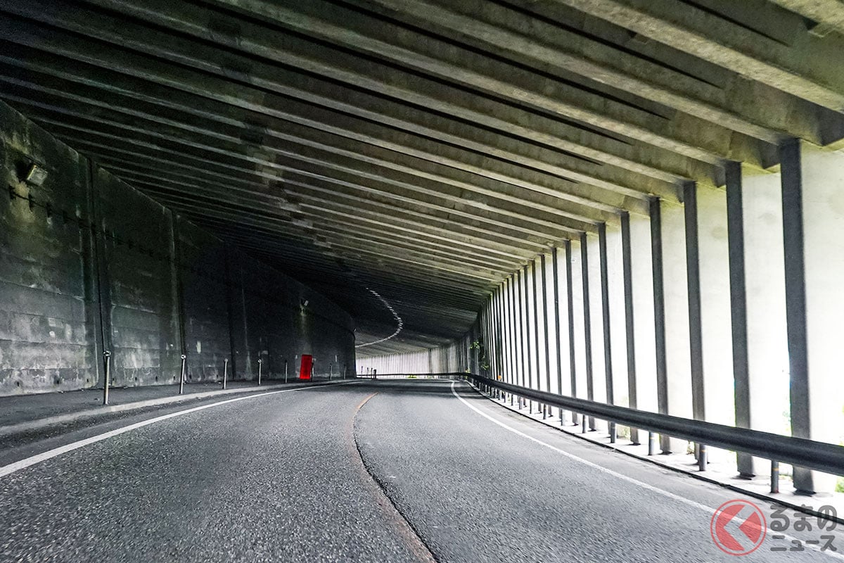 トンネルとは違う「覆道」