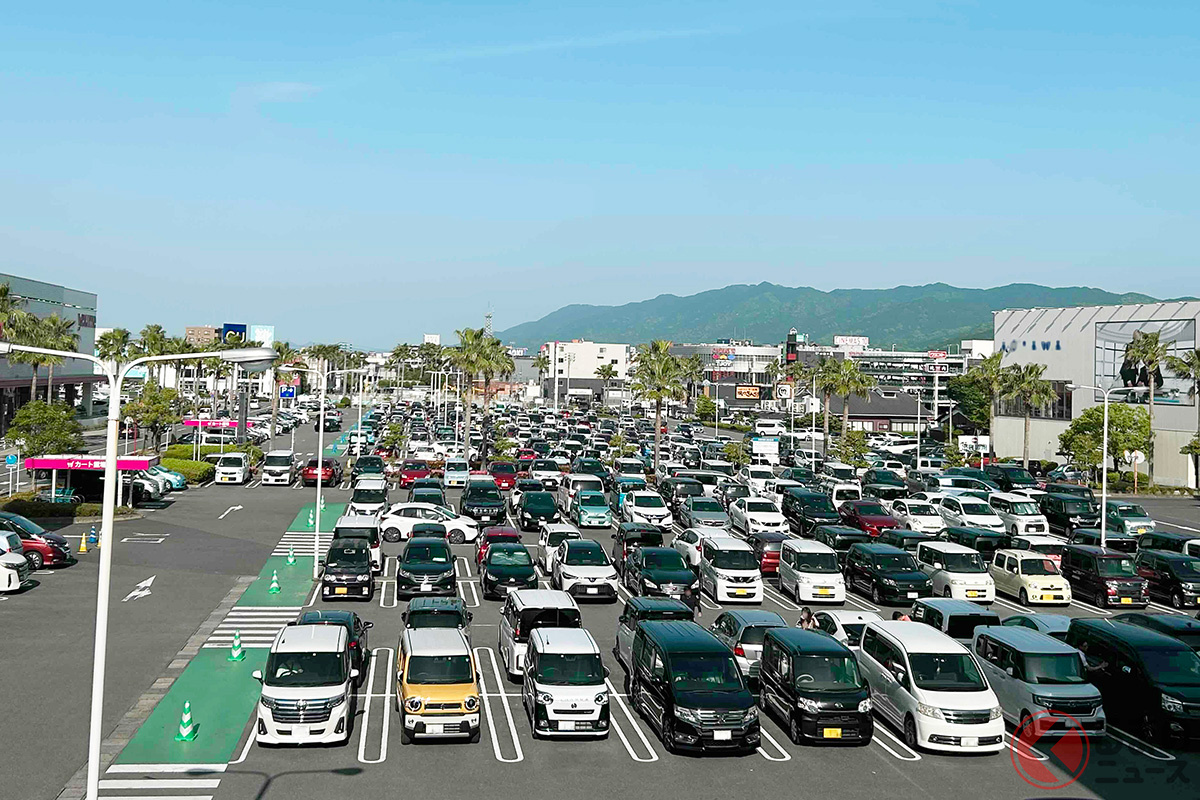 日本でバック駐車が主流となる要因として駐車場の構造も挙げられる
