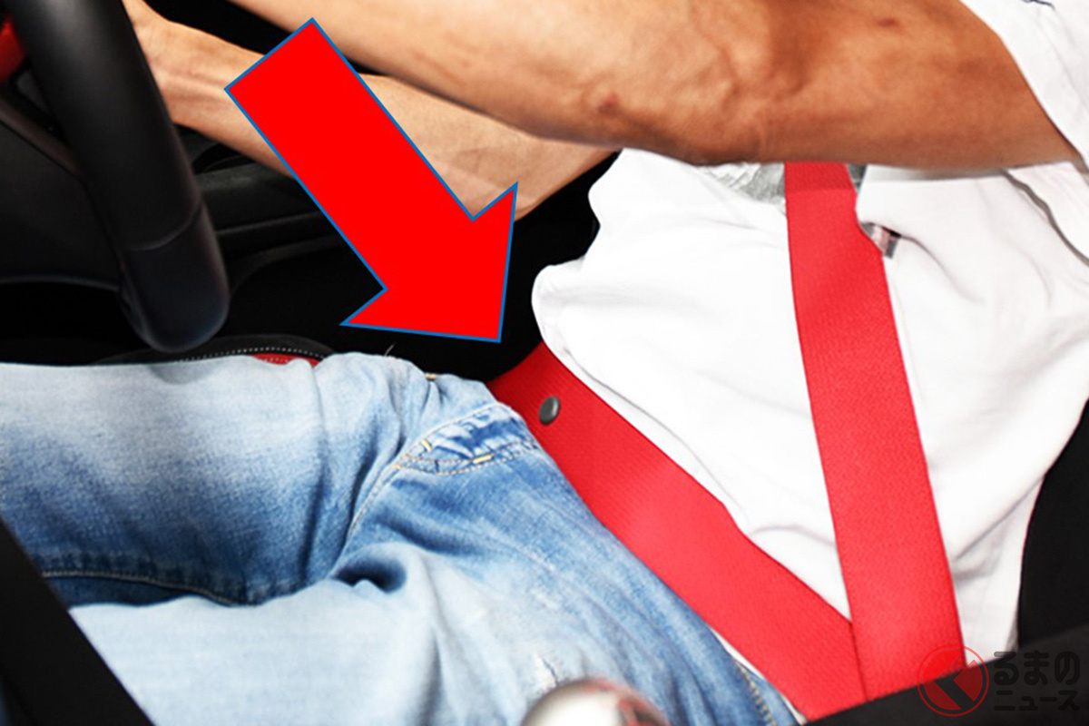 シートベルトの丸いボタンのような物…役割や名前は?