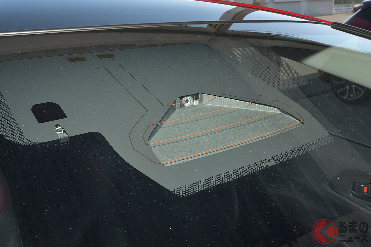 トヨタの最新「トヨタセーフティセンス」に用いられる画像認識用カメラのデータから三次元地図を作ることが出来るという(画像はイメージ)