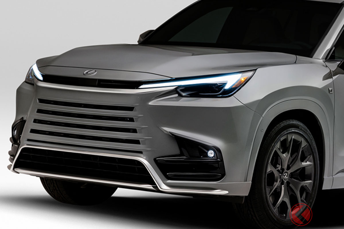 2.4リッターターボハイブリッドを搭載する新型「TX Fスポーツ パフォーマンス」