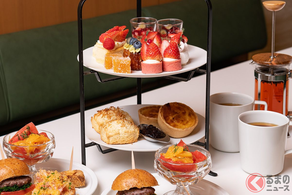 充電中は「LEXUS MEETS…」に併設されるカフェで寛ぎのひとときを…