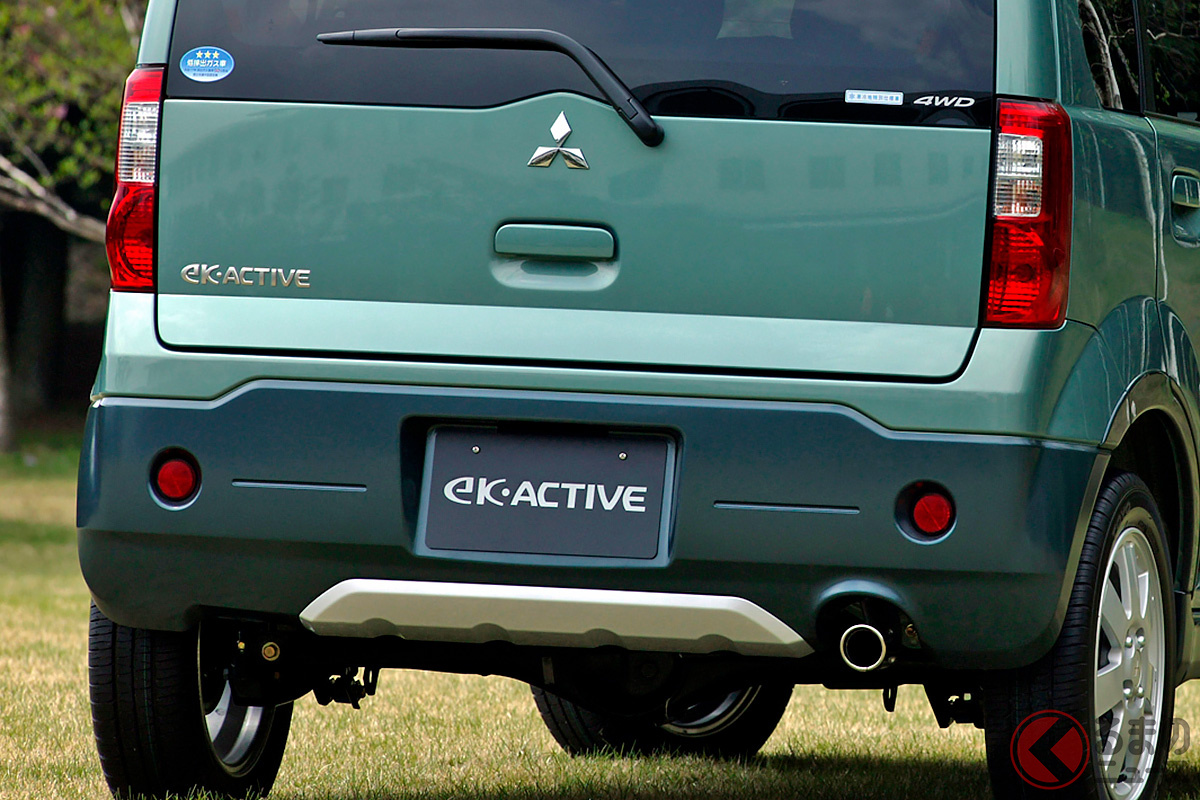 専用エクステリアに加え、最低地上高をアップし大径タイヤを採用するなど、細部まで凝った設計が特徴の三菱「eKアクティブ」