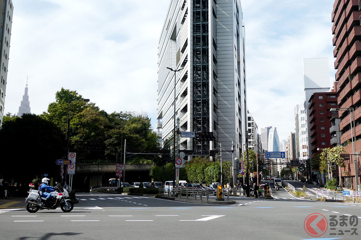 渋滞スポットでもある四谷四丁目交差点