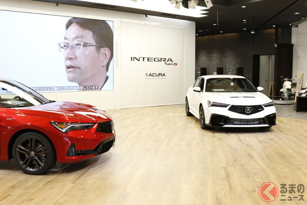 Acura Integra A-Spec(左)とAcura Integra Type S(右)