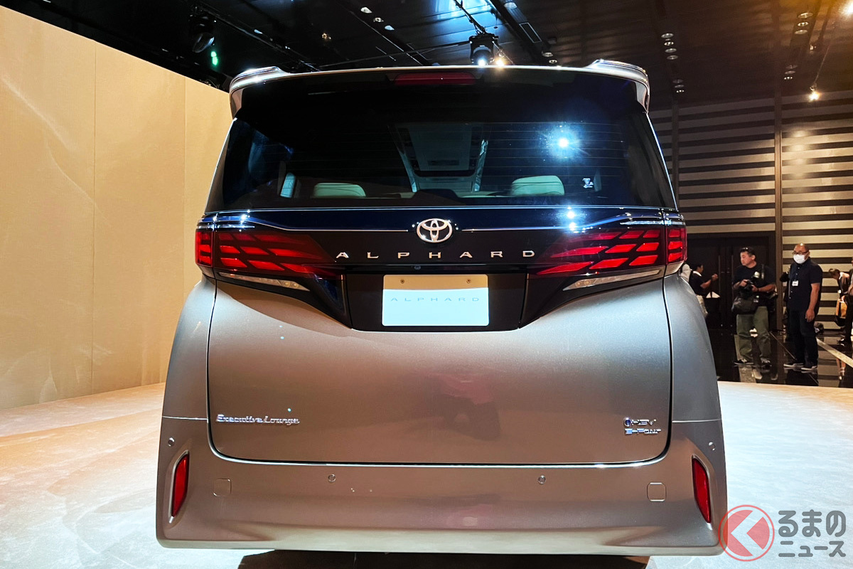 なぜミニバンの多くには縦開き式のテールゲートが採用されるのか?(画像はトヨタ新型アルファード)